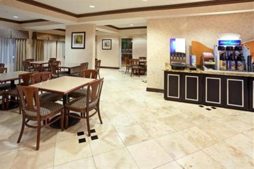 фото отеля Holiday Inn Express Hotel & Suites Dallas Park Central Northeast