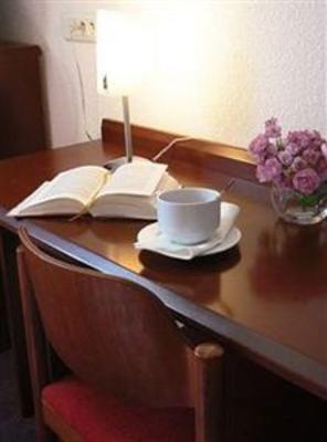 фото отеля Inter Hotel Les Bruyeres Castets