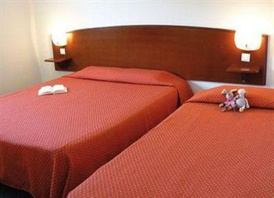 фото отеля Inter Hotel Les Bruyeres Castets