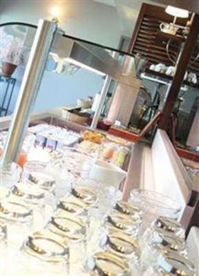 фото отеля Inter Hotel Les Bruyeres Castets