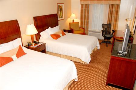 фото отеля Hilton Garden Inn Riverhead
