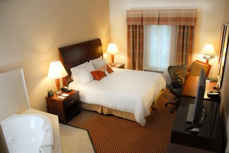 фото отеля Hilton Garden Inn Riverhead