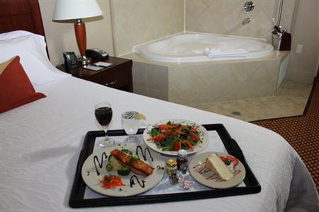 фото отеля Hilton Garden Inn Riverhead