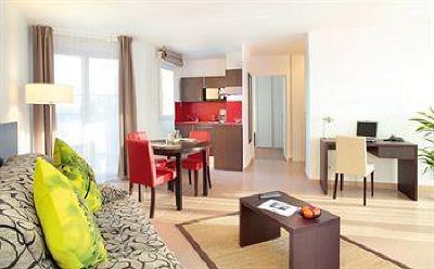 фото отеля Park & Suites Apparthotel Village Bois-d'Arcy (Yvelines)