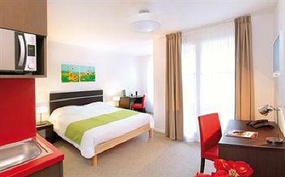 фото отеля Park & Suites Apparthotel Village Bois-d'Arcy (Yvelines)