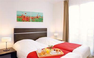 фото отеля Park & Suites Apparthotel Village Bois-d'Arcy (Yvelines)