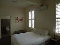 Naughtons Parkville Hotel