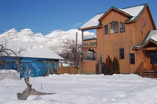 фото отеля Fernie Tightlines Lodge