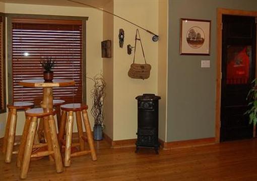 фото отеля Fernie Tightlines Lodge
