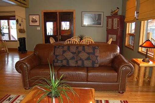 фото отеля Fernie Tightlines Lodge