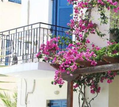 фото отеля Lianos Hotel Apartments