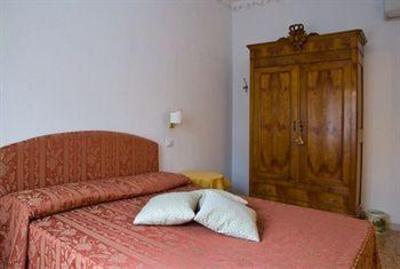 фото отеля Five Roses Bed & Breakfast