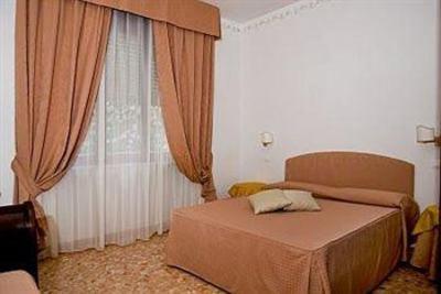 фото отеля Five Roses Bed & Breakfast
