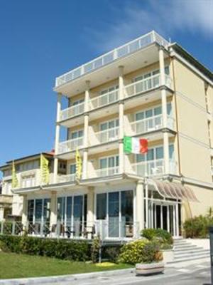 фото отеля Savoy Hotel Pietrasanta