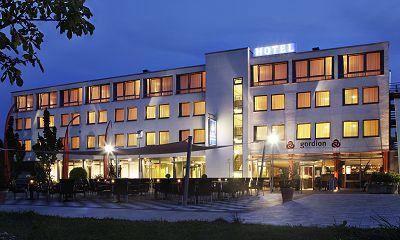 фото отеля Hotel Arkadenhof Konigsbrunn