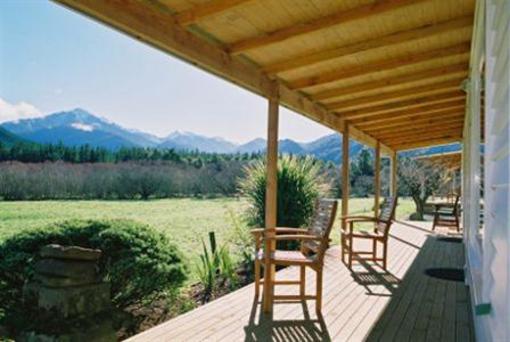 фото отеля Owen River Lodge