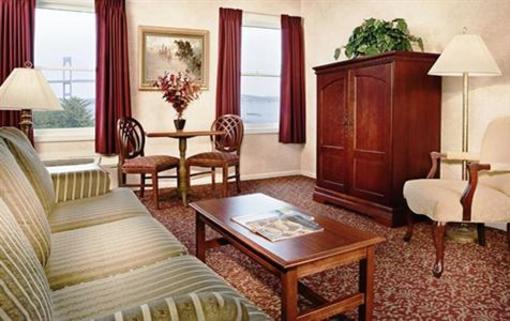 фото отеля Wyndham Bay Voyage Inn
