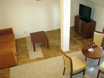 фото отеля Red Brick Apartments