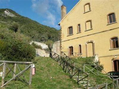 фото отеля Students Hostel Gowett Campiglia Marittima