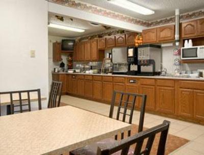 фото отеля Super 8 Davenport