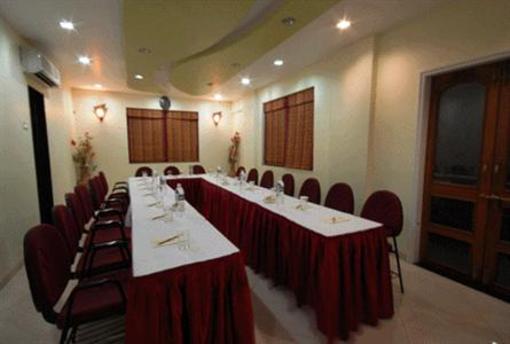 фото отеля Hotel Royalty Pune