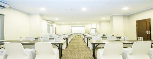 фото отеля Lorin Hotel Sentul