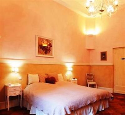 фото отеля Le Petit Chateau Argoumbat Beaumont-de-Lomagne