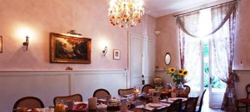 фото отеля Le Petit Chateau Argoumbat Beaumont-de-Lomagne