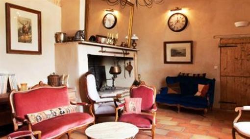фото отеля Le Petit Chateau Argoumbat Beaumont-de-Lomagne