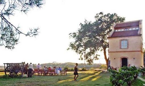 фото отеля Le Petit Chateau Argoumbat Beaumont-de-Lomagne