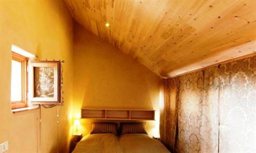 фото отеля Le Petit Chateau Argoumbat Beaumont-de-Lomagne