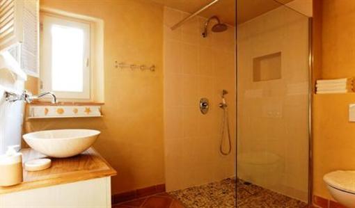 фото отеля Le Petit Chateau Argoumbat Beaumont-de-Lomagne