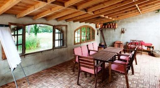 фото отеля Le Petit Chateau Argoumbat Beaumont-de-Lomagne