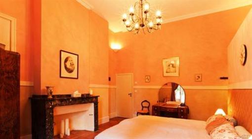 фото отеля Le Petit Chateau Argoumbat Beaumont-de-Lomagne