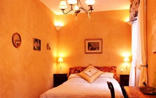 фото отеля Le Petit Chateau Argoumbat Beaumont-de-Lomagne