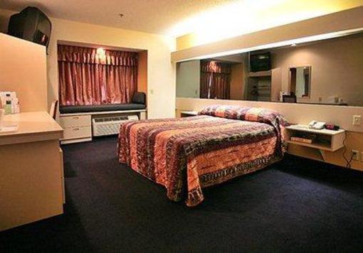 фото отеля Econo Lodge Inn & Suites Evansville