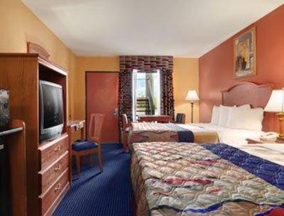 фото отеля Econo Lodge Inn & Suites Evergreen