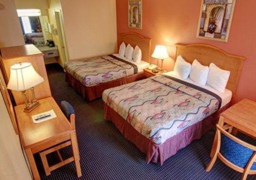 фото отеля Econo Lodge Inn & Suites Evergreen