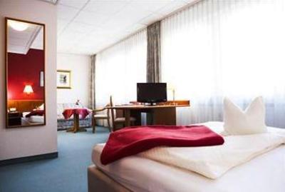 фото отеля Hotel Am Dusseldorfer Platz