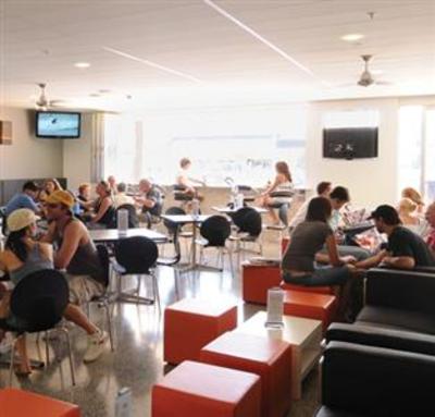 фото отеля Yamba YHA Backpackers Beach Resort