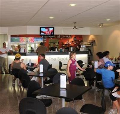 фото отеля Yamba YHA Backpackers Beach Resort