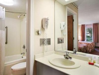 фото отеля Ramada Inn & Suites Lebanon