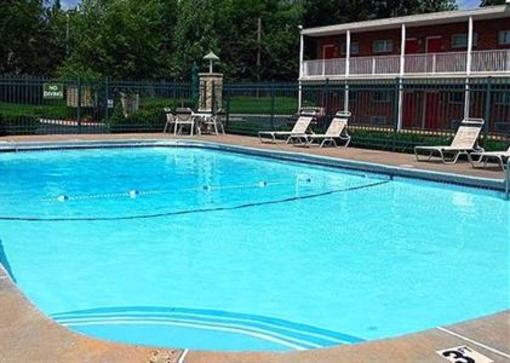 фото отеля Econo Lodge Inn and Suites Overland Park