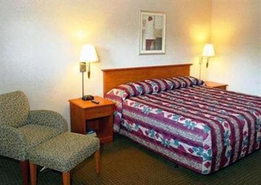 фото отеля Econo Lodge Inn and Suites Overland Park