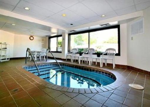фото отеля Rodeway Inn & Suites Madison-Northeast