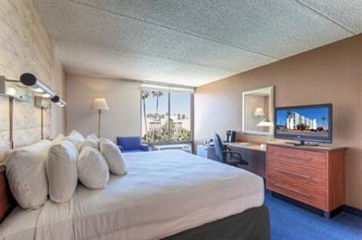 фото отеля Camelback Sahara Hotel