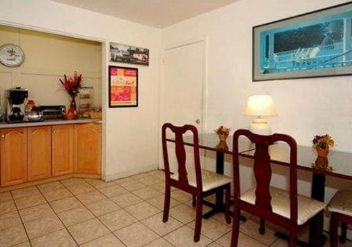 фото отеля Econo Lodge University Gainesville