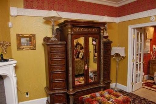 фото отеля The Roulhac Mansion Bed & Breakfast Memphis