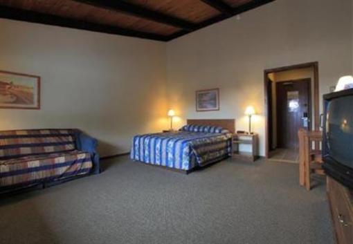 фото отеля Americas Best Value Inn & Suites Detroit Lakes