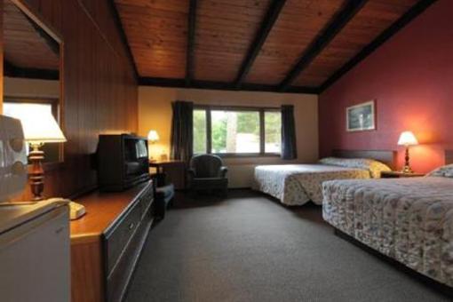 фото отеля Americas Best Value Inn & Suites Detroit Lakes
